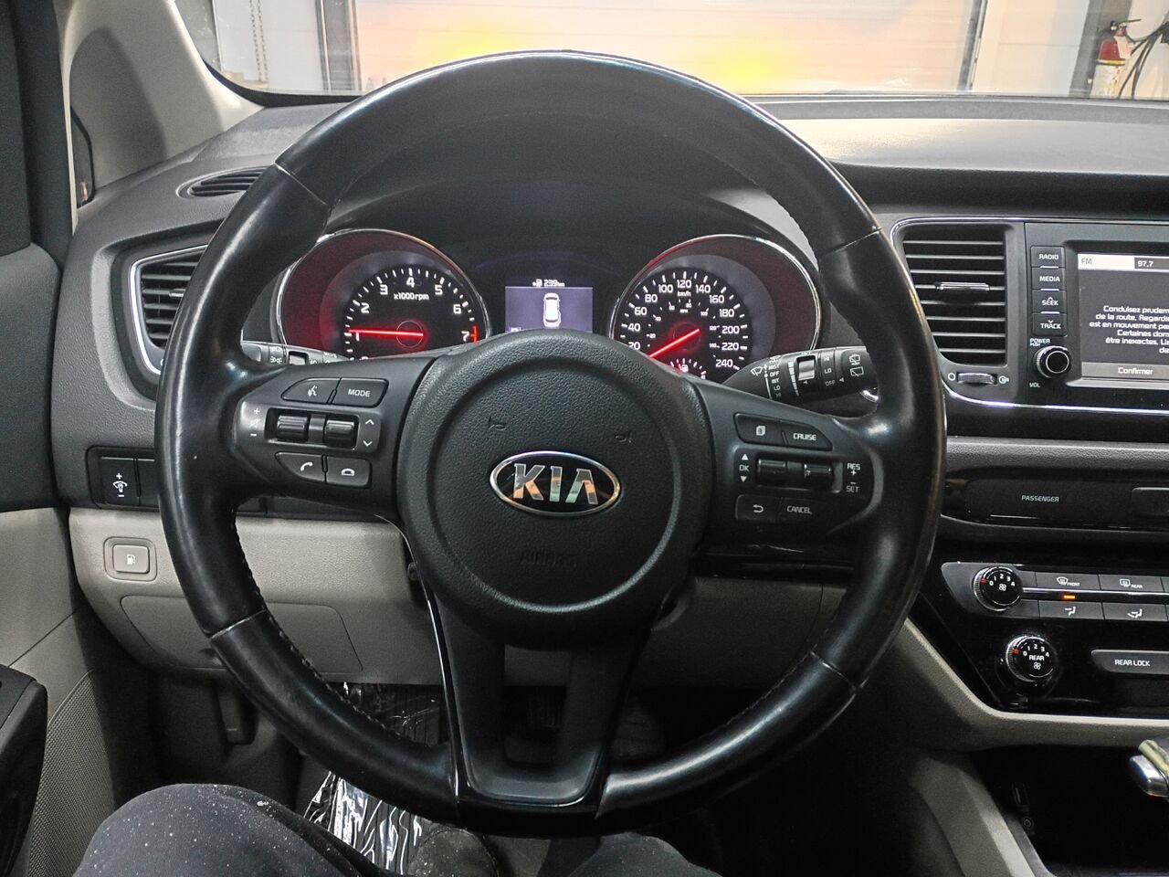 2019 Kia Sedona Black Blainville - photo #23