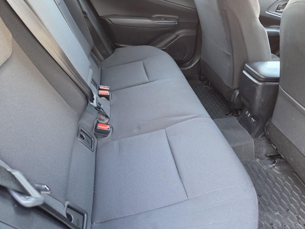 2025 Toyota PRIUS HYBRIDE BRANCHABLE White Mont-Laurier - photo #11