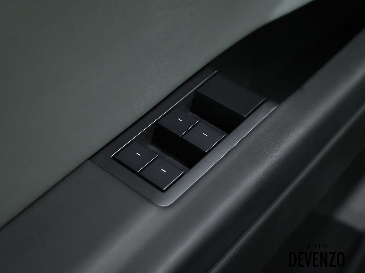 2025 Tesla Cybertruck Silver Saint-Eustache - photo #10