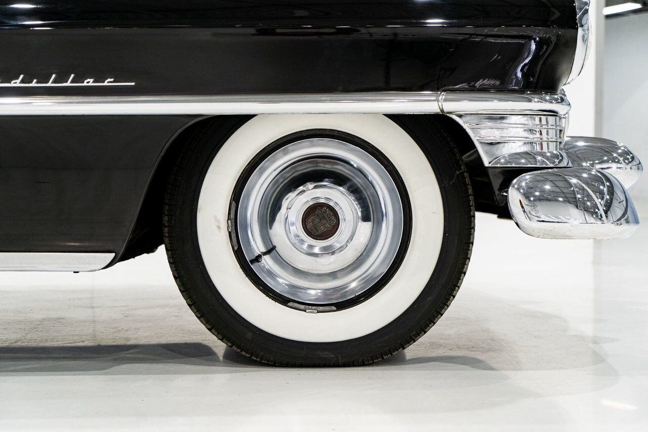 Cadillac Fleetwood Unrestored factory black paint **PRICE IN USD** 1951 Noir Montréal - photo #43