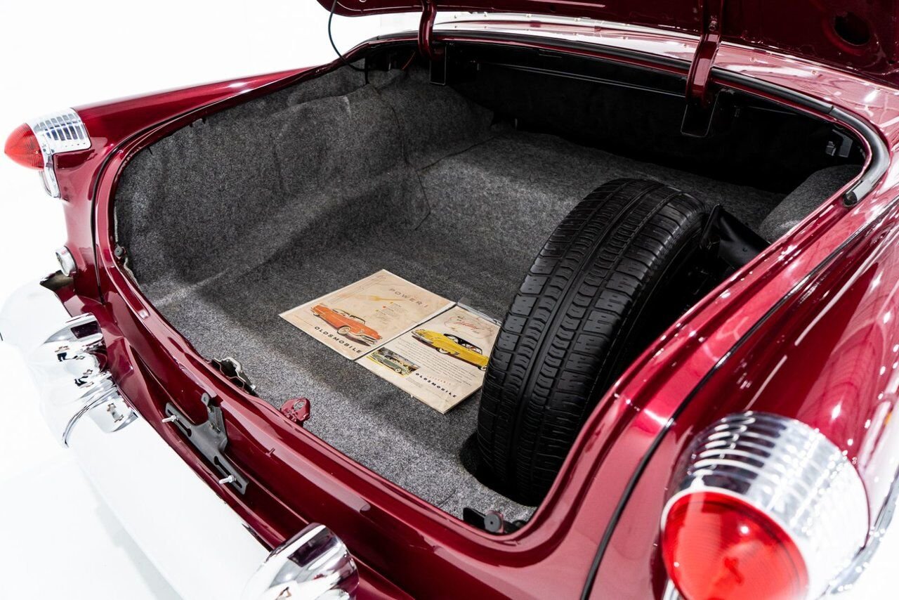 1953 Oldsmobile 98 PRIX EN USD | Convertible Beautifully Presented from complete Restoration Red Montreal - photo #27