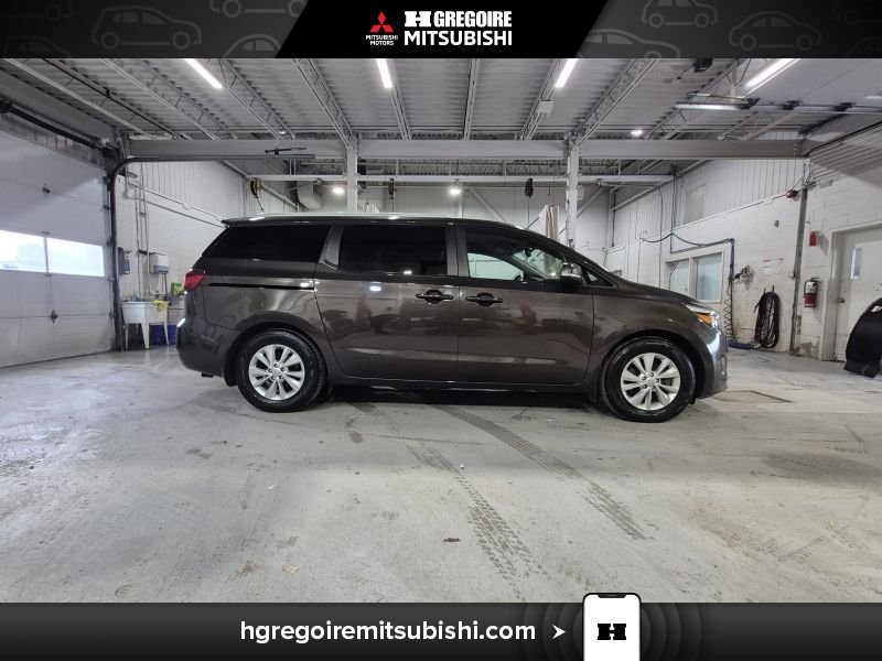2017 Kia Sedona Grey Laval - photo #10