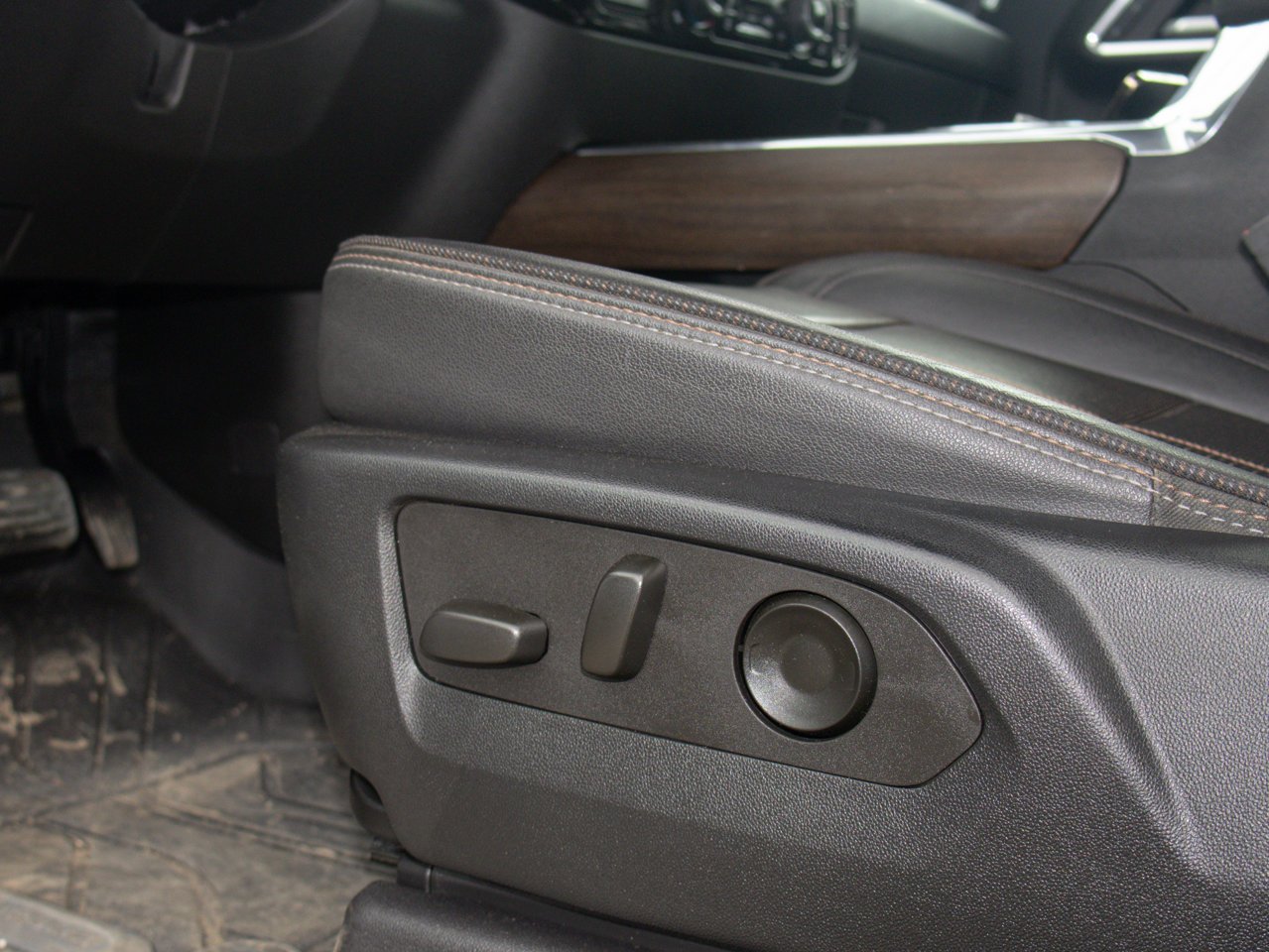 2024 Chevrolet Silverado 3500HD 4WD Crew Cab 159 High Country Black Sherwood Park - photo #19