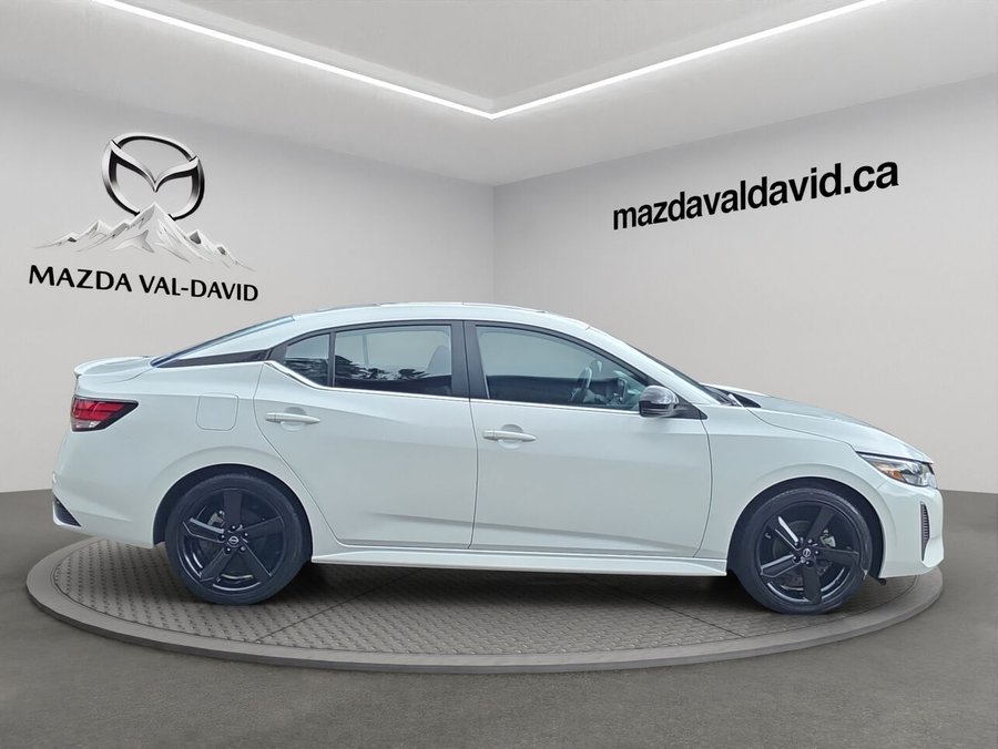 Nissan Sentra SR CVT, toit ouvrant, commande audio au volant, cruise control 2024 Blanc