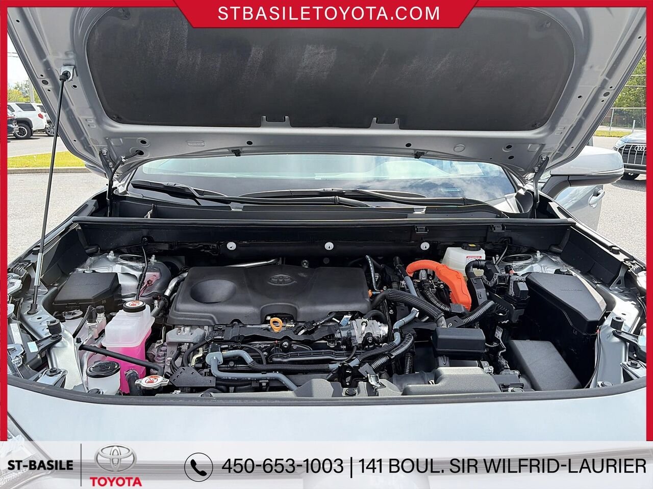 2025 Toyota RAV4 Hybrid Silver Sky Metallic Saint-Basile-le-Grand - photo #10