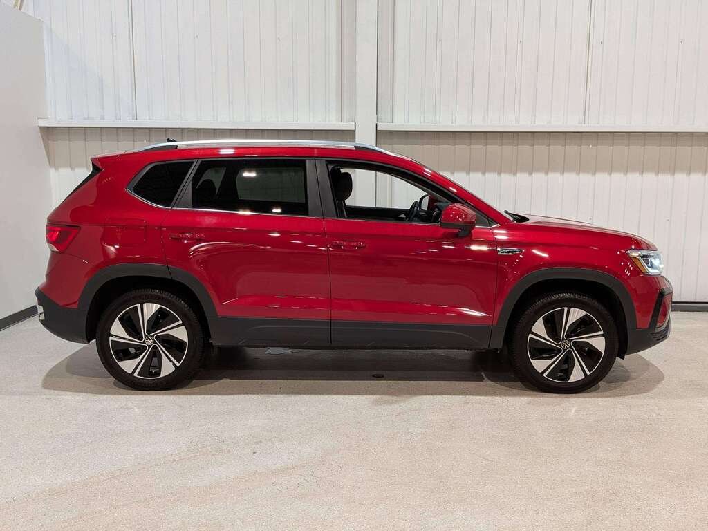 2024 Volkswagen Taos Highline 4MOTION Red Val-David - photo #2
