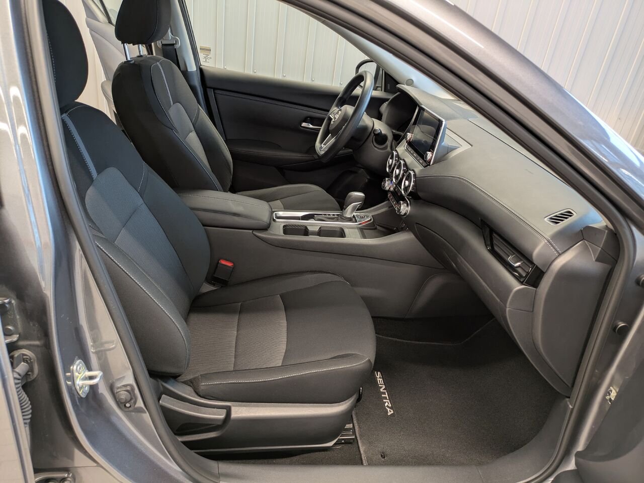 Nissan Sentra 2025 Gris Gatineau - photo #13