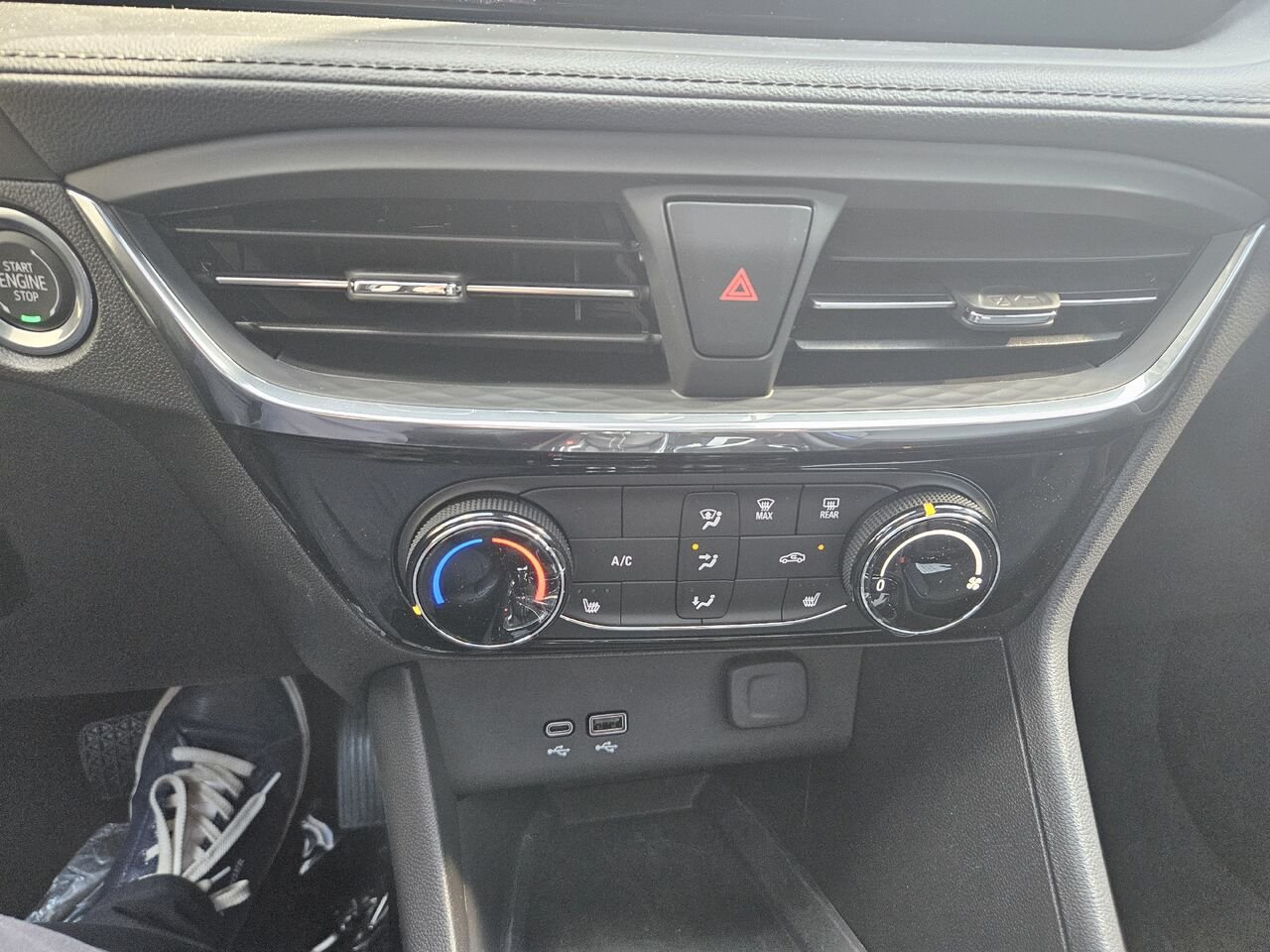 2026 Buick Encore GX Tourisme sport 4 portes TI Ebony Twilight Metallic Thetford Mines - photo #9