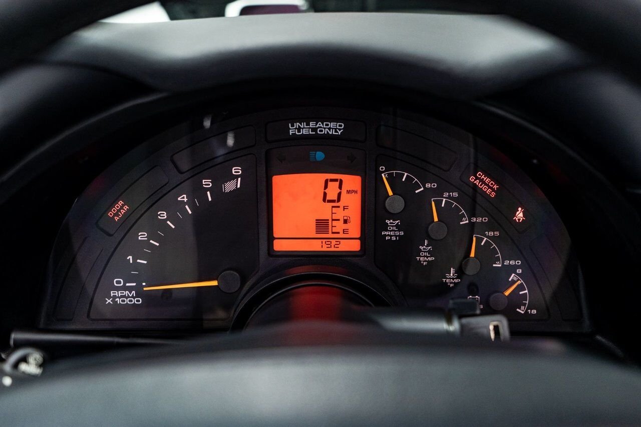 Chevrolet Corvette *PRIX EN USD* RPO Z4Z PACE CAR PRESENTED IN DELIVERY PACKAGING WITH ONLY 192MILES (307KM) FROM NEW 1995 Blanc Montréal - photo #13