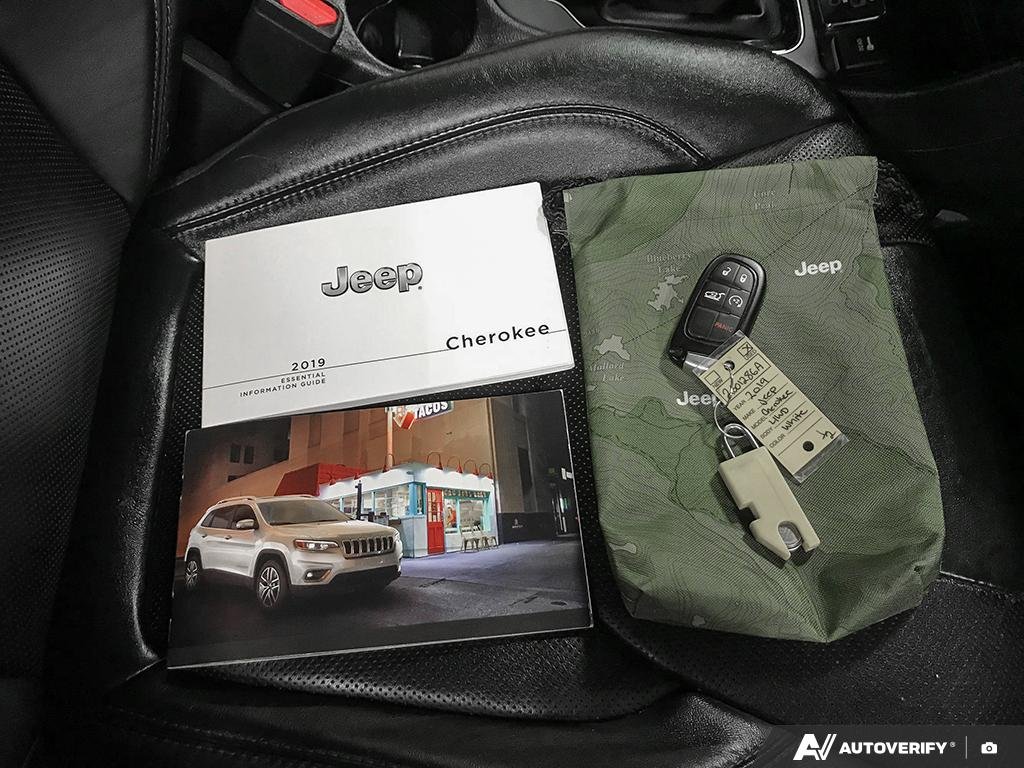 2019 Jeep Cherokee 2601086A | Limited White Edmonton - photo #9