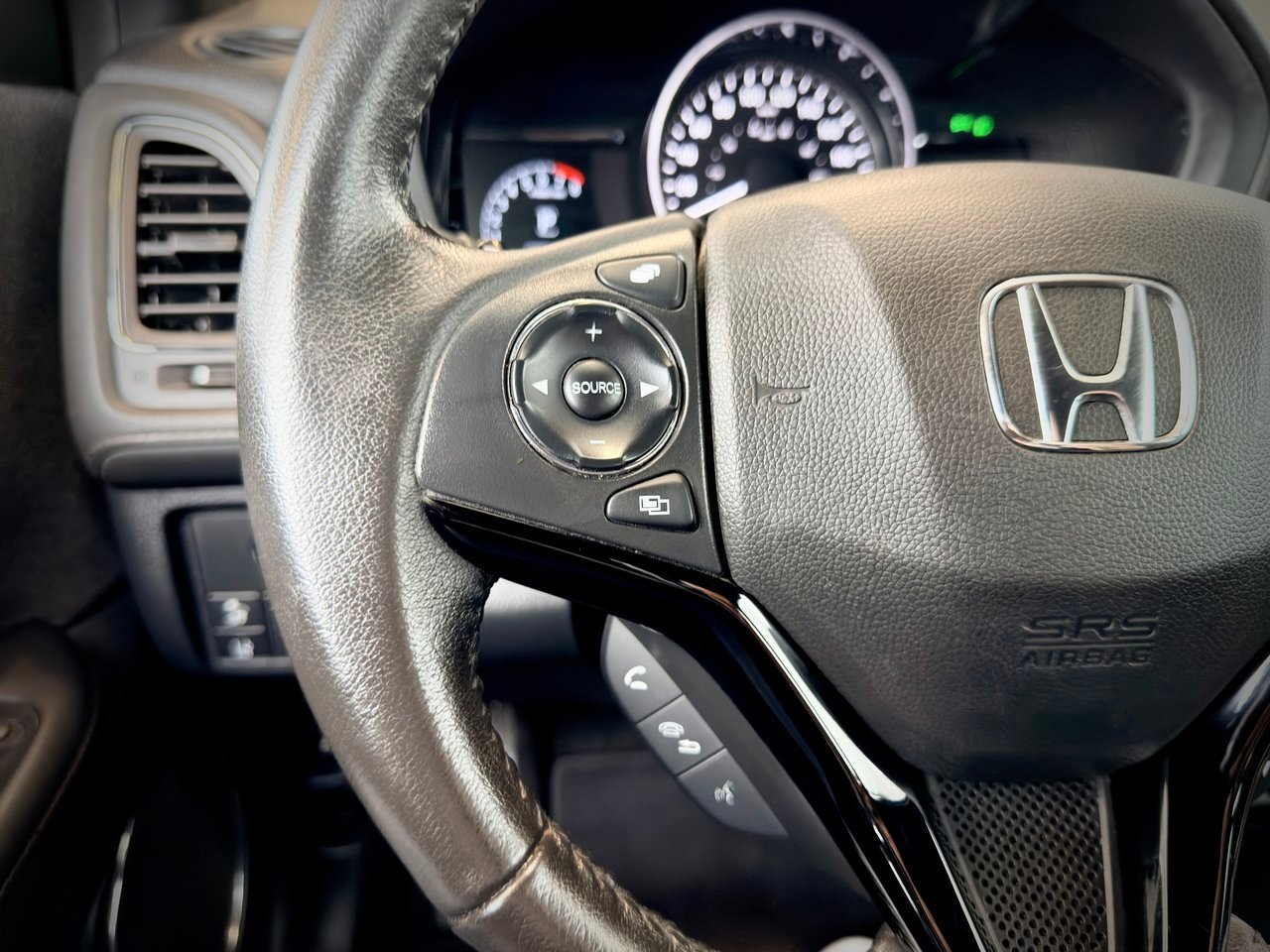 2021 Honda HR-V Black Notre-Dame-des-Prairies - photo #22