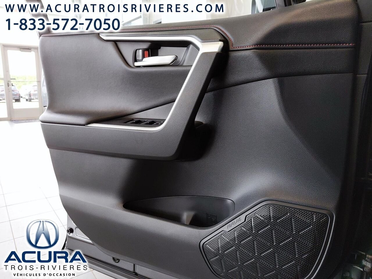 2025 Toyota RAV4 hybride rechargeable Silver Trois-Rivières - photo #24