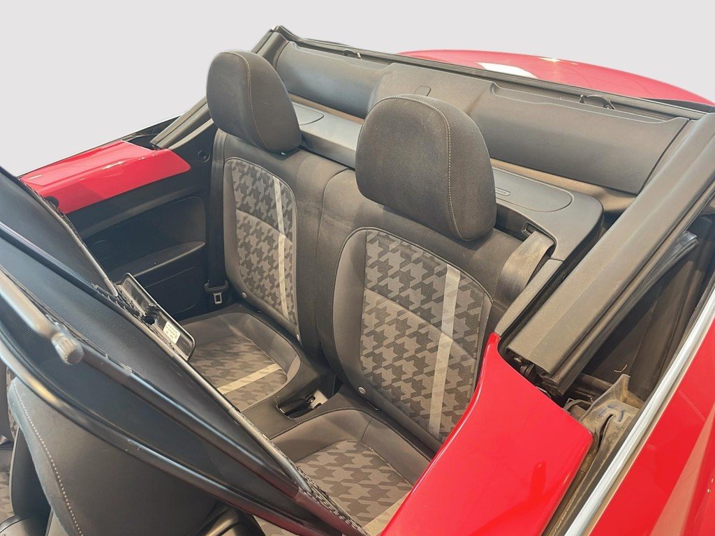 Volkswagen BEETLE 2018 Rouge Amos - photo #12