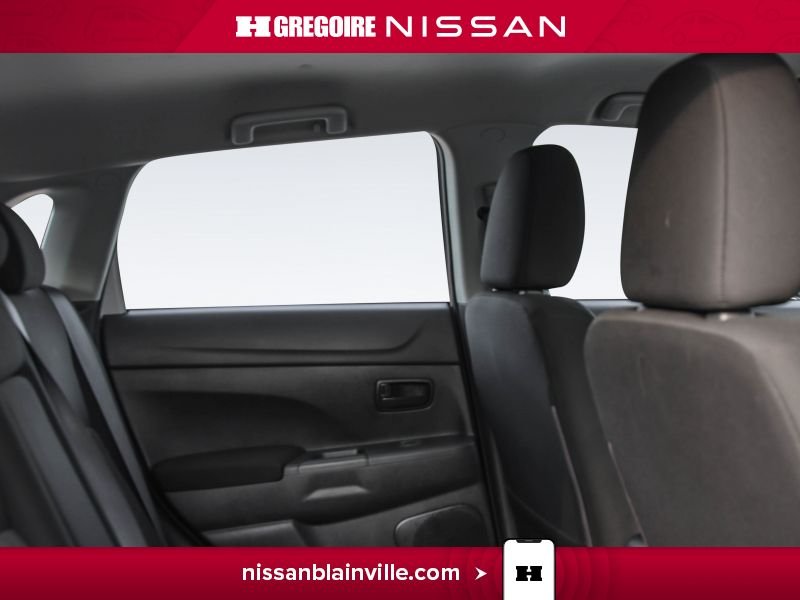 2022 Mitsubishi RVR White Saint-Eustache - photo #24