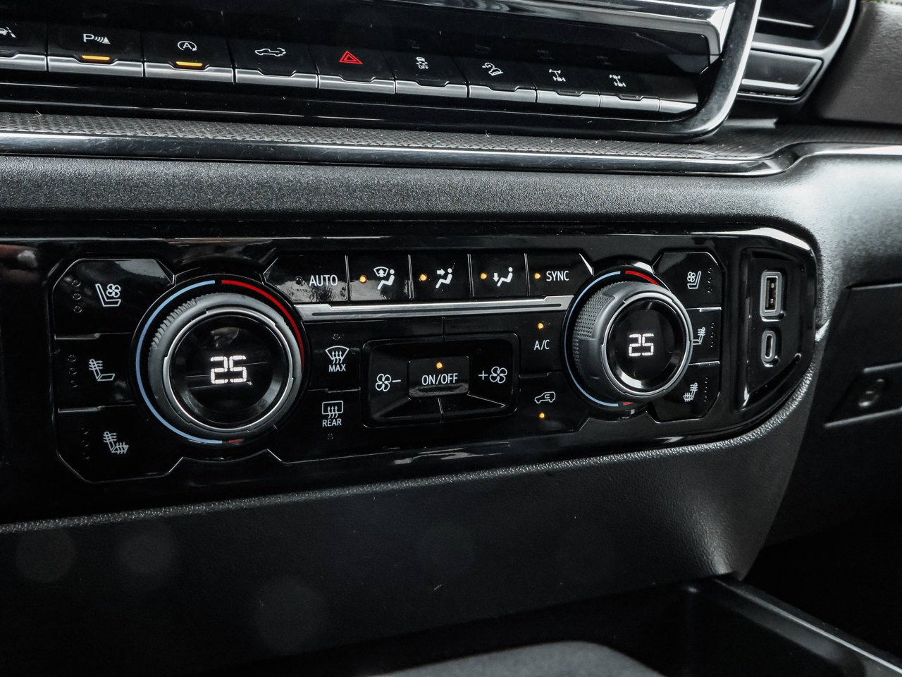 2022 Chevrolet Silverado 1500 4WD Crew Cab 147 ZR2 White Sherwood Park - photo #30
