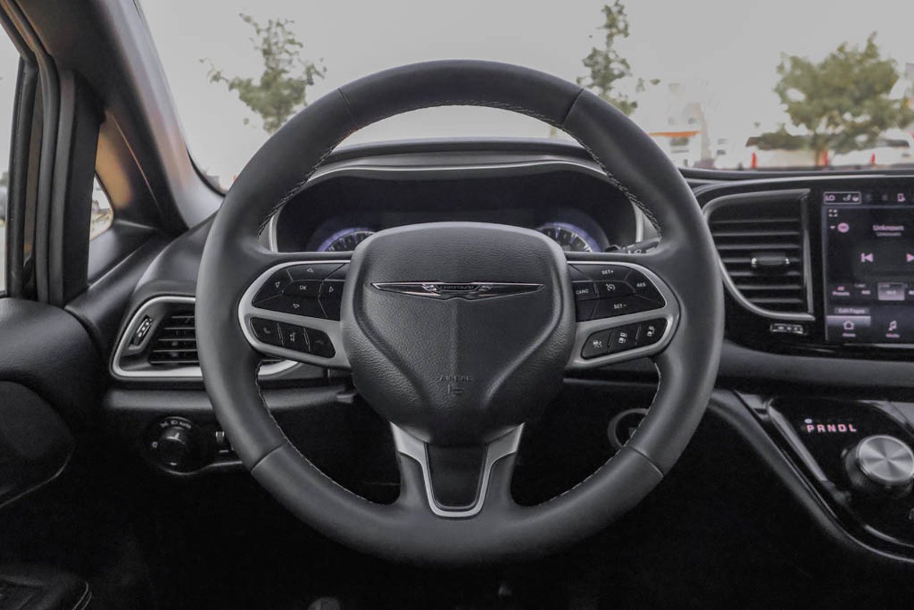 2025 Chrysler Grand Caravan SXT 2WD Black Sherwood Park - photo #18