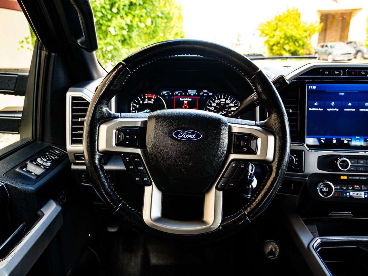 2022 Ford Super Duty F-350 SRW LARIAT 4WD Crew Cab 6.75' Box Black Sherwood Park - photo #32