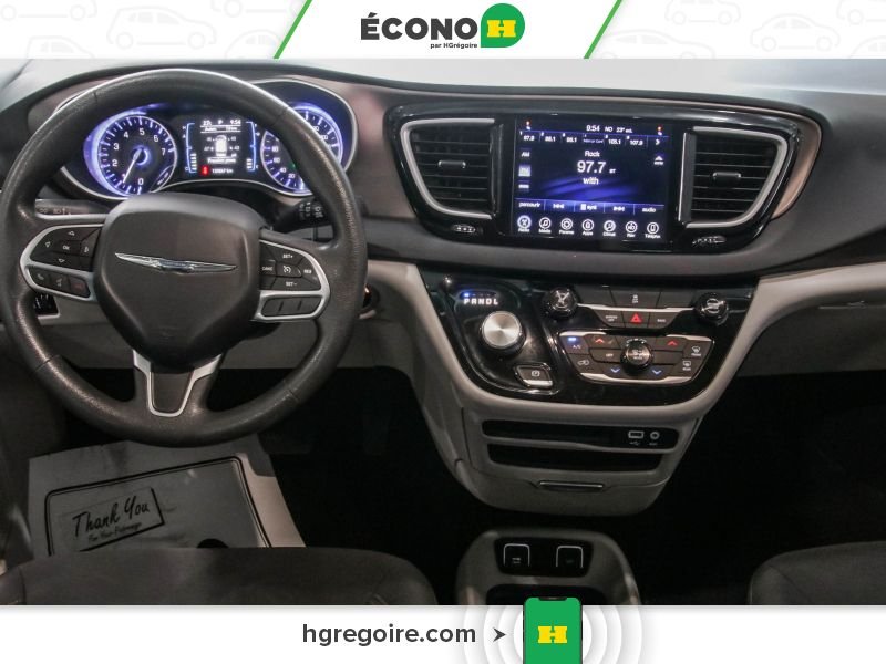 Chrysler Pacifica 2017 Noir Saint-Eustache - photo #21