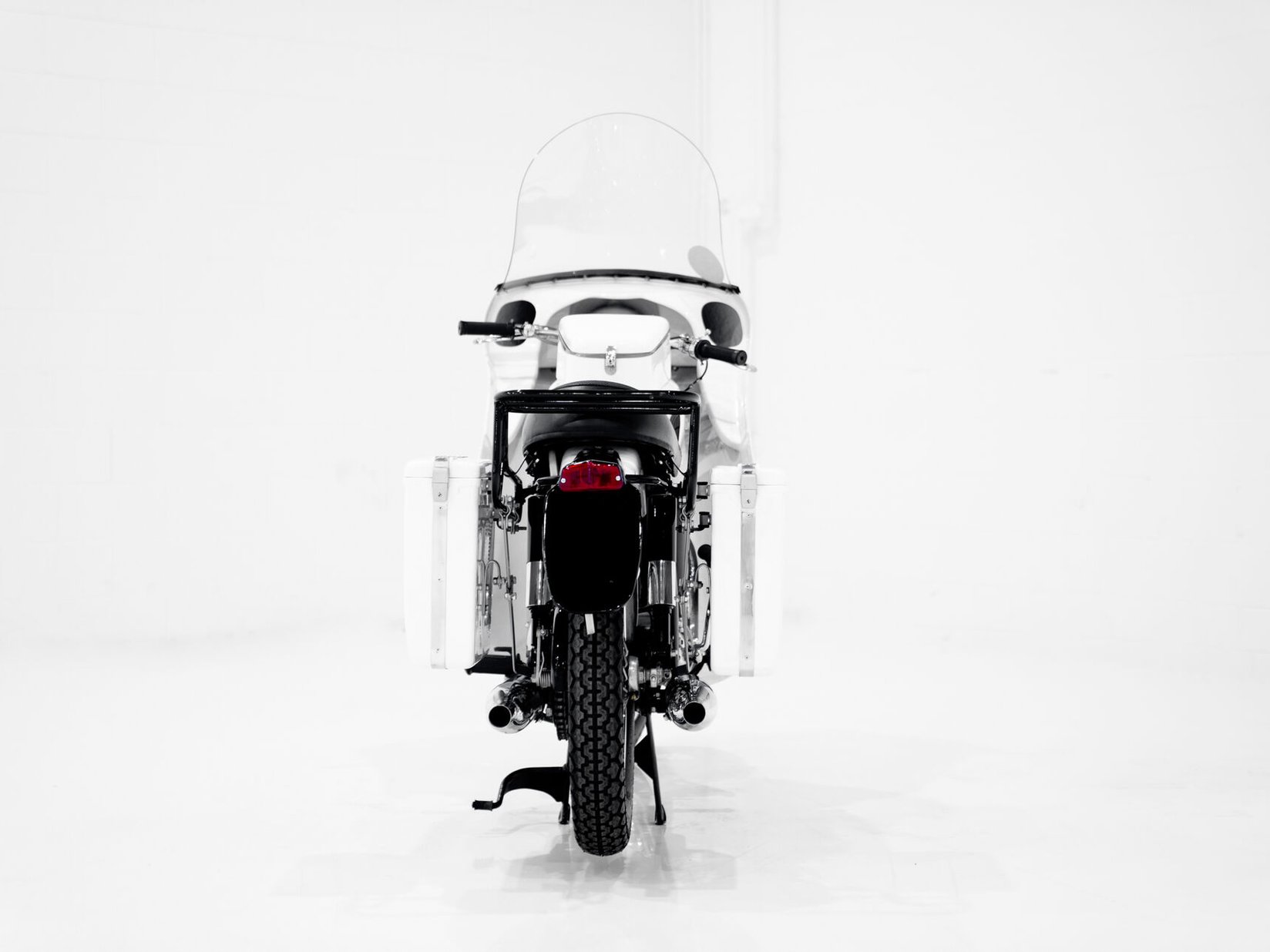 Triumph Trophy TR6P Saint 1968 Blanc Montréal - photo #6