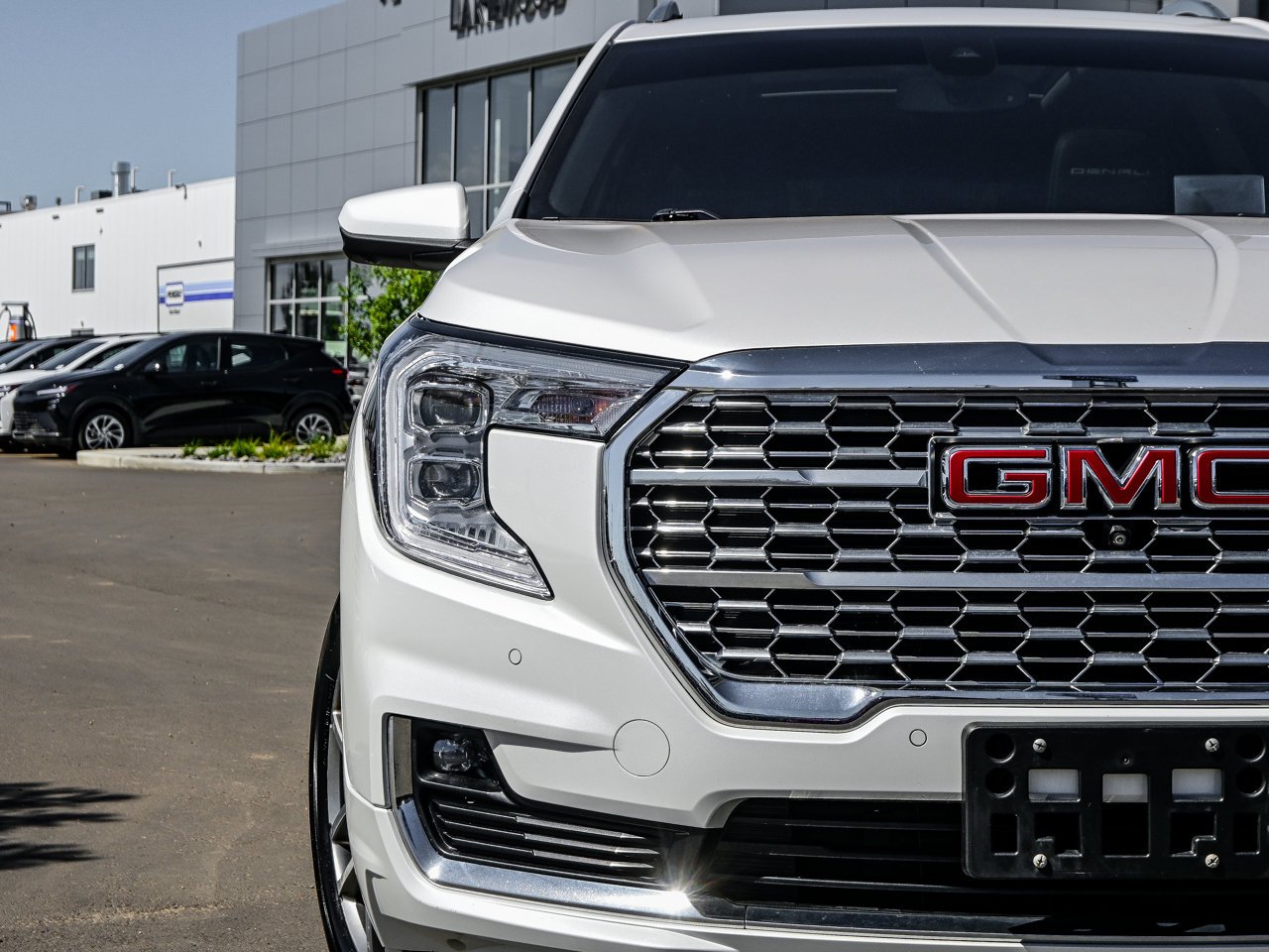 2022 GMC Terrain AWD 4dr Denali White Sherwood Park - photo #4