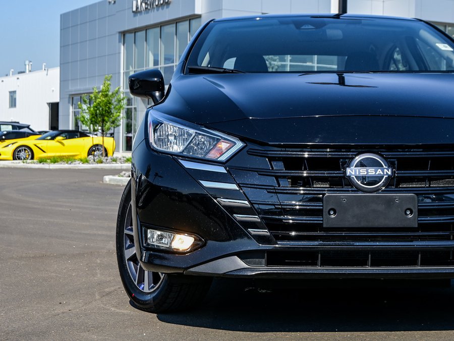 2025 Nissan Versa 2025 Black