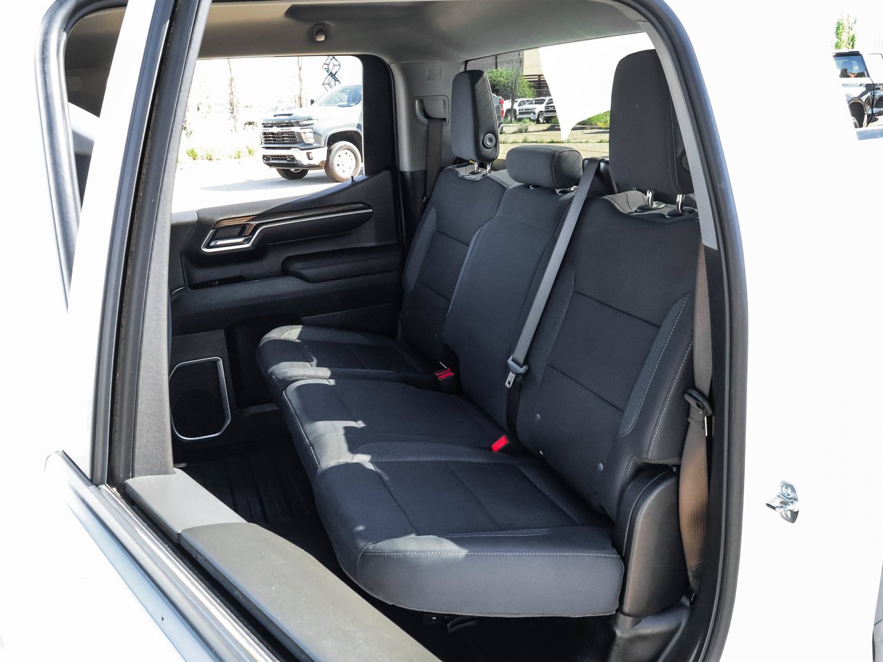 2025 Chevrolet Silverado 1500 4WD Crew Cab 147 LT White Sherwood Park - photo #15