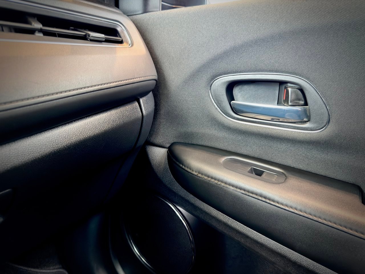 2021 Honda HR-V Black Notre-Dame-des-Prairies - photo #30