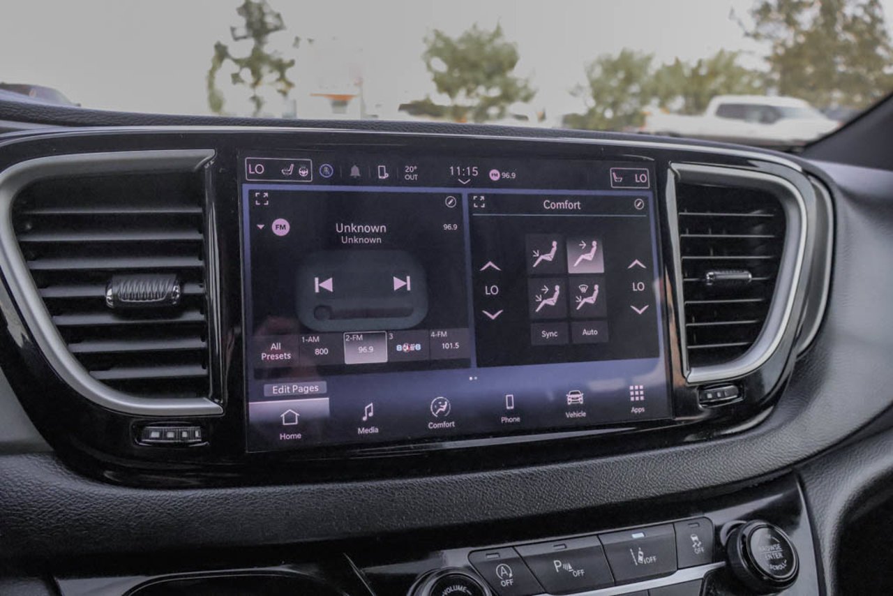 2025 Chrysler Grand Caravan SXT 2WD Black Sherwood Park - photo #23