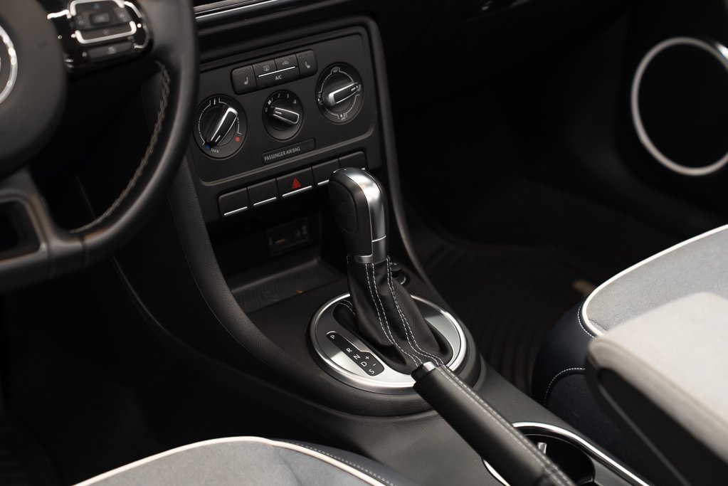 2016 Volkswagen Beetle Denim Edition White Kirkland - photo #22