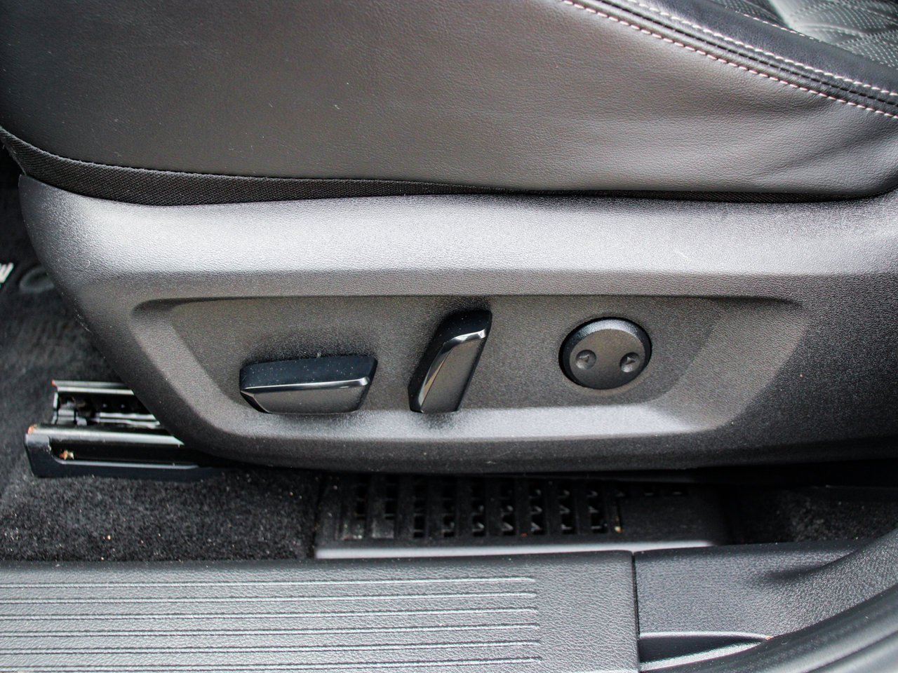 2024 Nissan Rogue AWD Platinum White Sherwood Park - photo #14