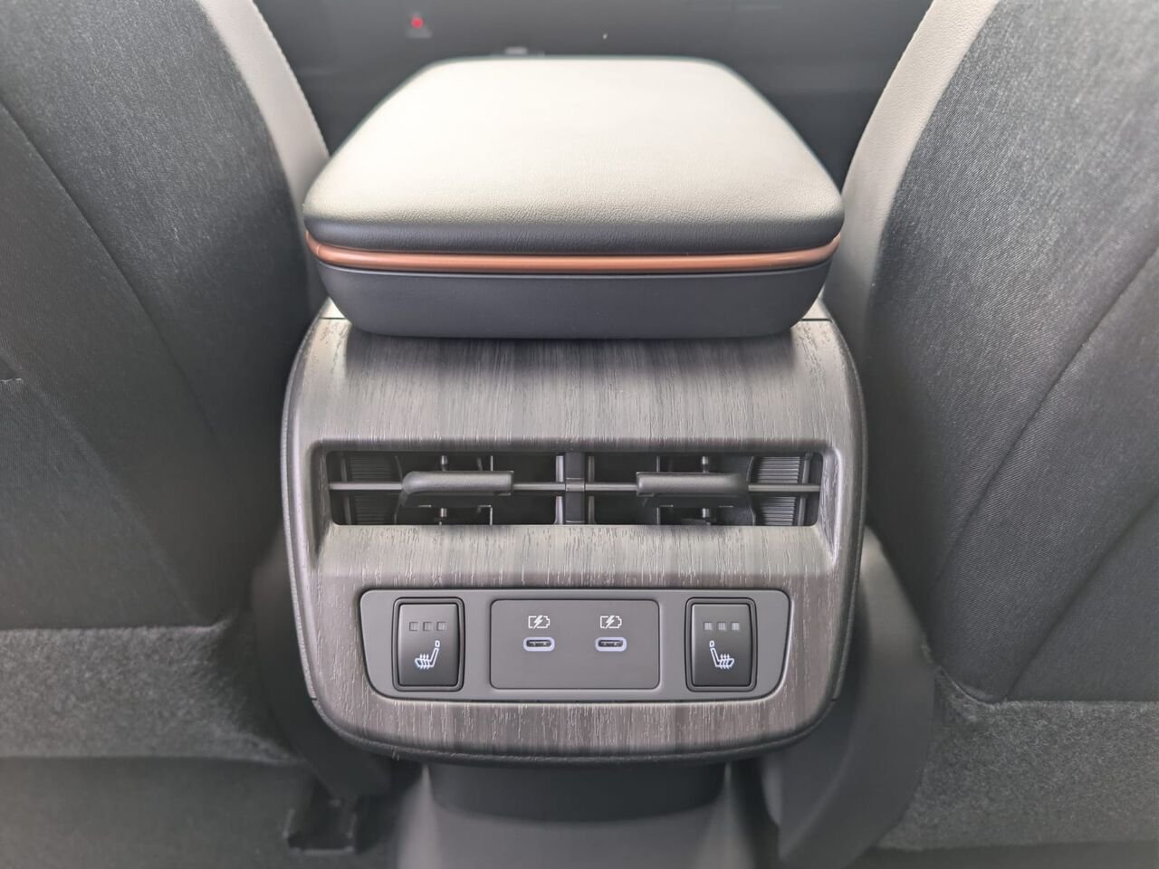 2026 NISSAN ARIYA ARIYA SL E-4ORCE Everest White Pearl Tricoat/Black Diamond Pearl Châteauguay - photo #14