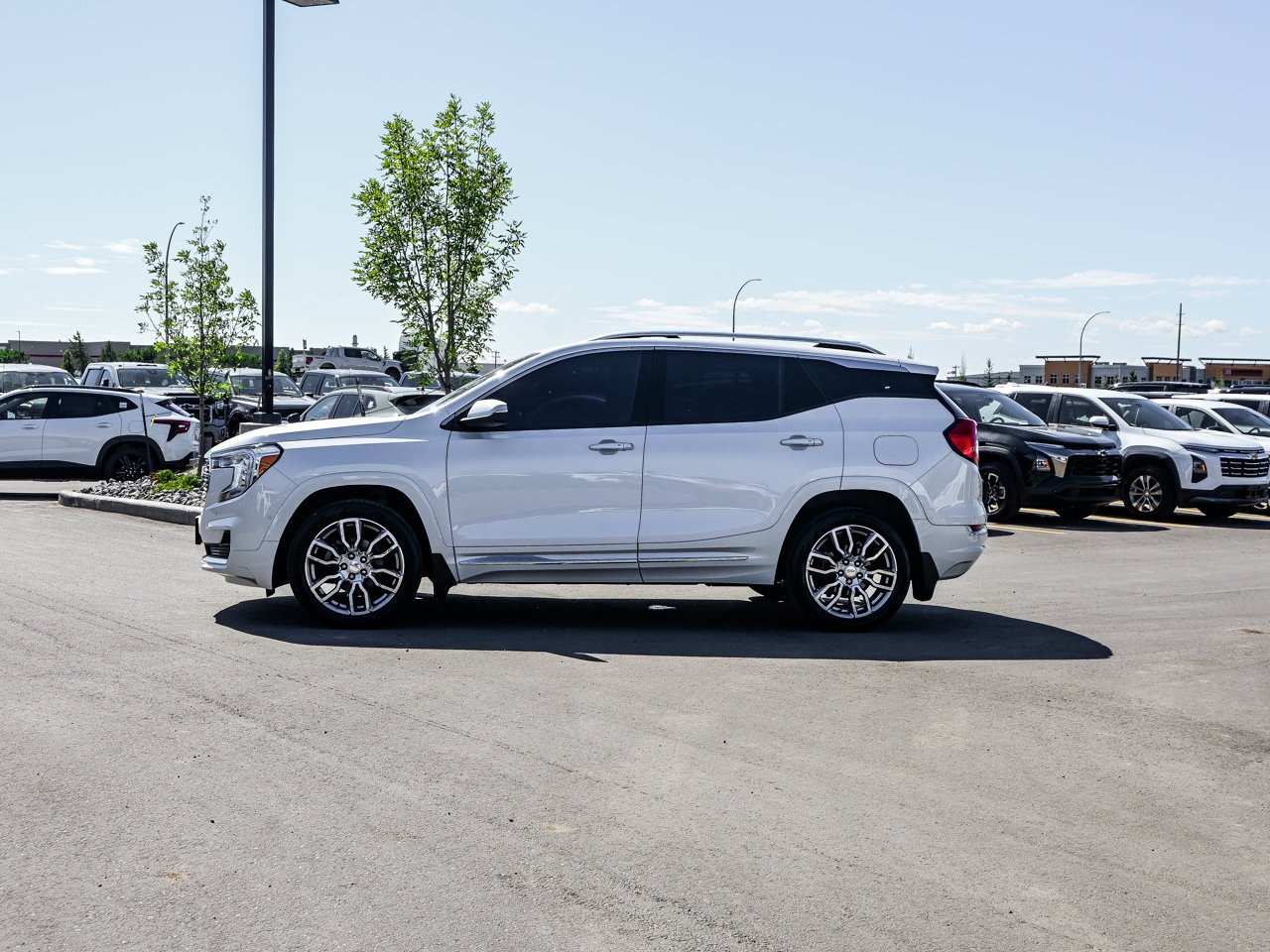 2022 GMC Terrain AWD 4dr Denali White Sherwood Park - photo #9