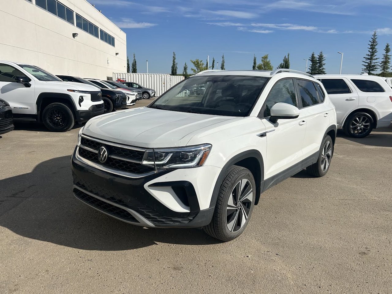 2023 Volkswagen Taos Highline 4MOTION White Sherwood Park - photo #3