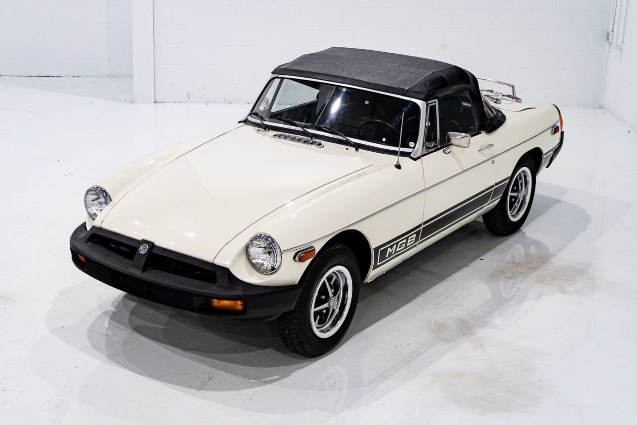 1979 MG B Beautifully presented from former complete restoration White Montreal - photo #37