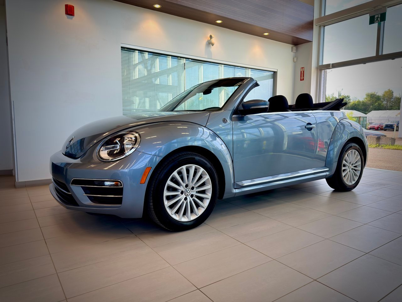 Volkswagen Beetle Convertible 2019 Bleu Notre-Dame-des-Prairies - photo #3