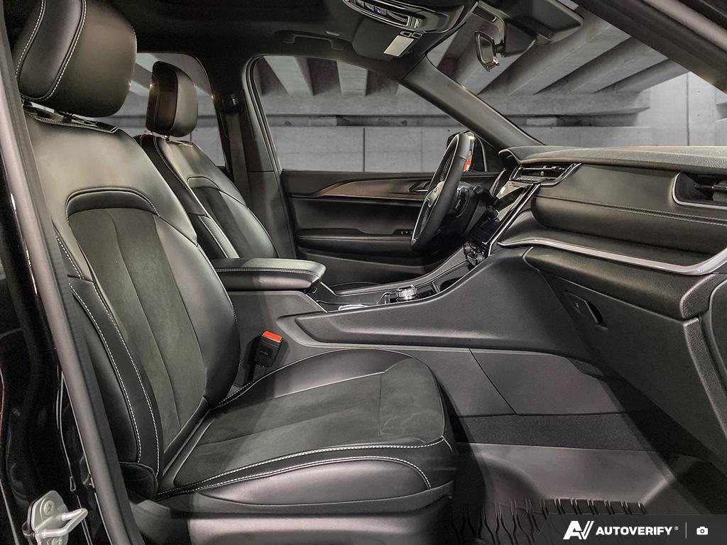 2025 Jeep Grand Cherokee L 2601863A | Altitude Black Edmonton - photo #20