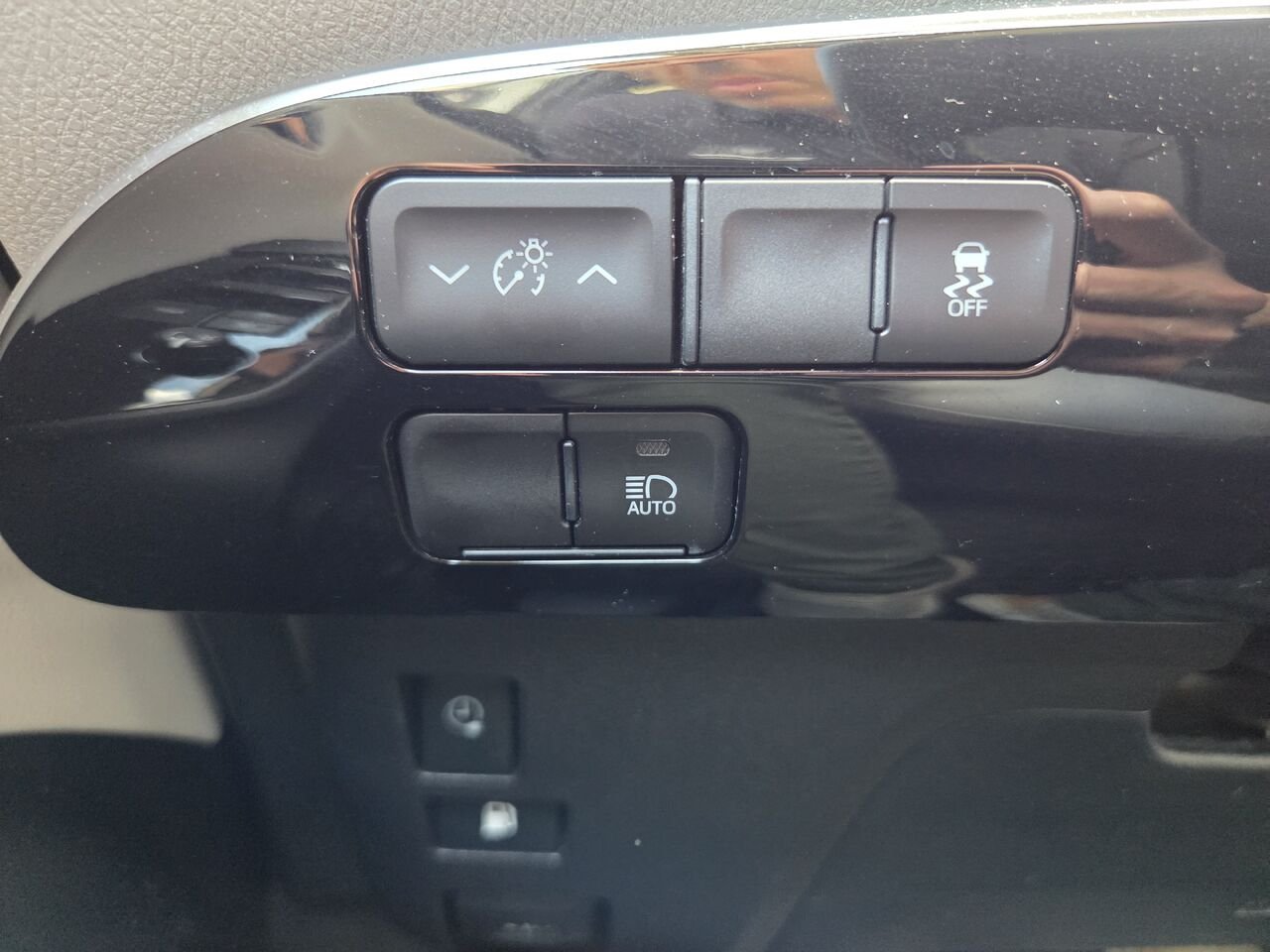 2020 Toyota PRIUS PRIME White Mont-Laurier - photo #16