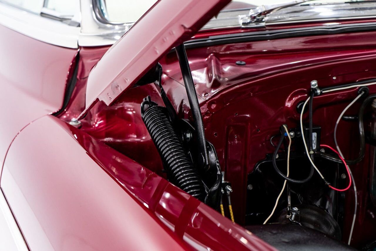 1953 Oldsmobile 98 PRIX EN USD | Convertible Beautifully Presented from complete Restoration Red Montreal - photo #22