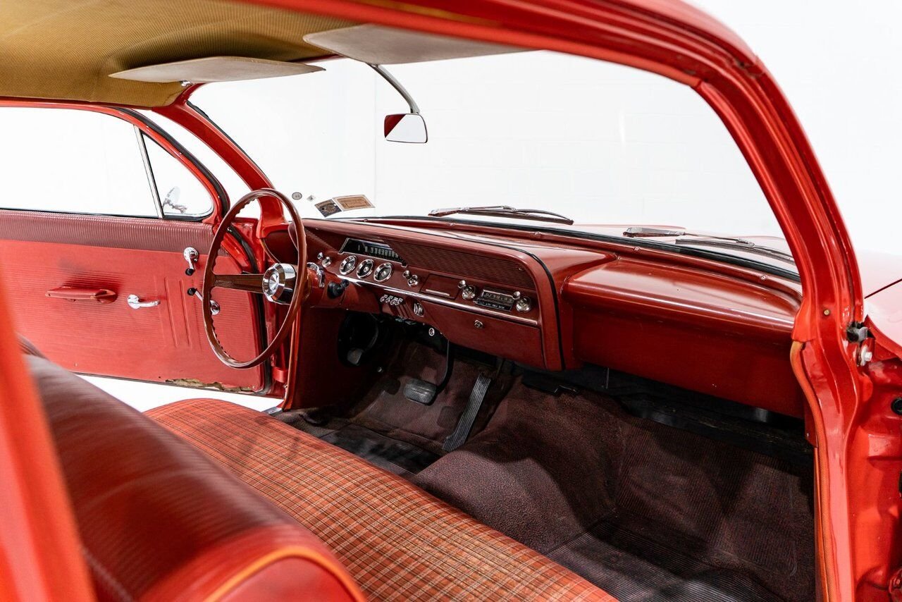Chevrolet Biscayne Unrestored nearly all original parts 1962 Rouge Montréal - photo #66