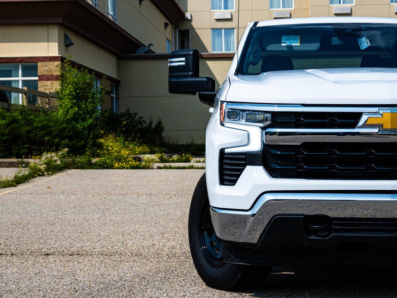 2025 Chevrolet Silverado 1500 4WD Crew Cab 147 LT White Sherwood Park - photo #5