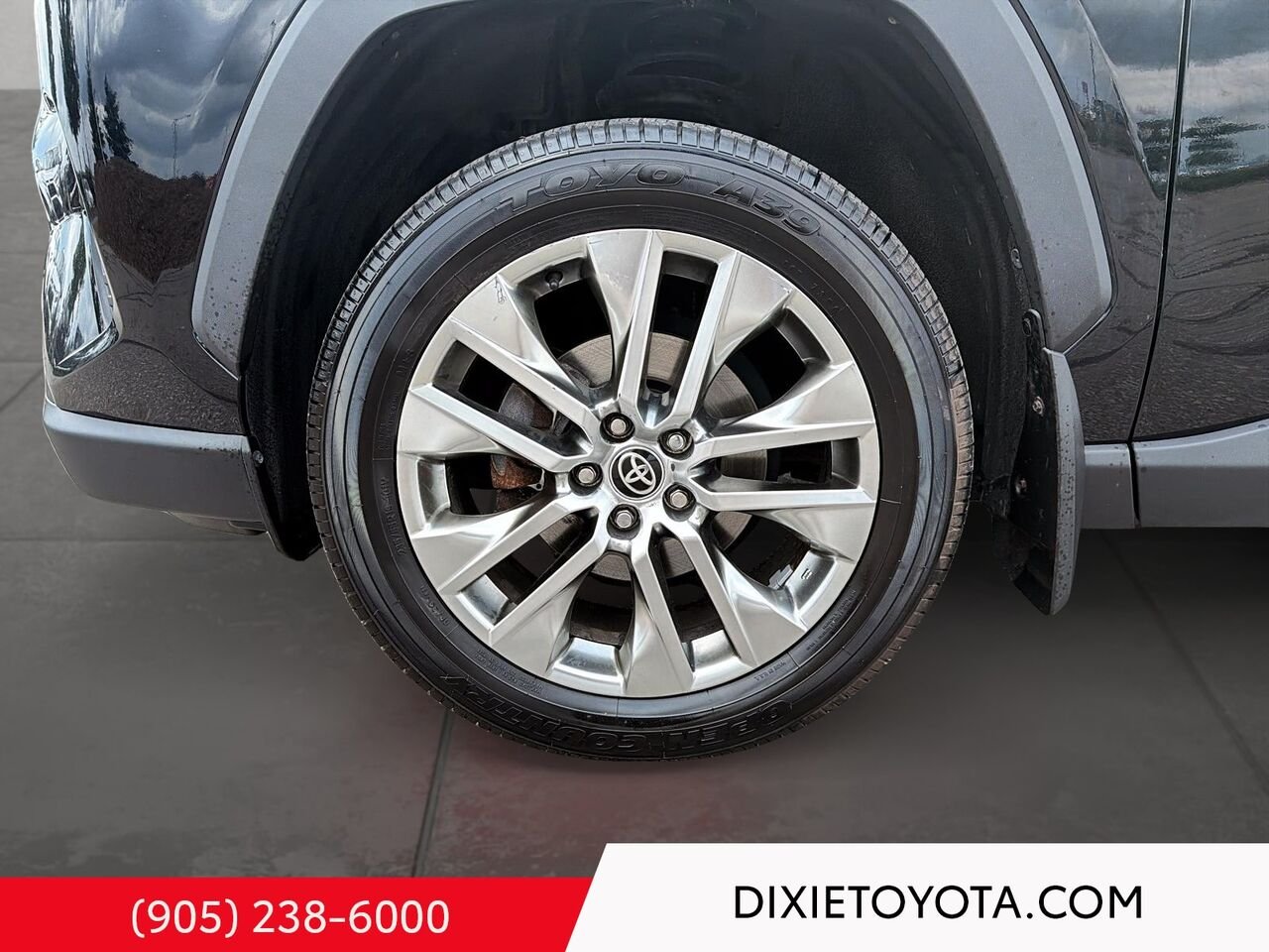 2021 Toyota RAV4 XLE PREMIUM AWD / HEATED SEATS / MOONROOF / LEATHER SURFACE / CARPLAY AND ANDROID AUTO Midnight Black Metallic Mississauga - photo #6