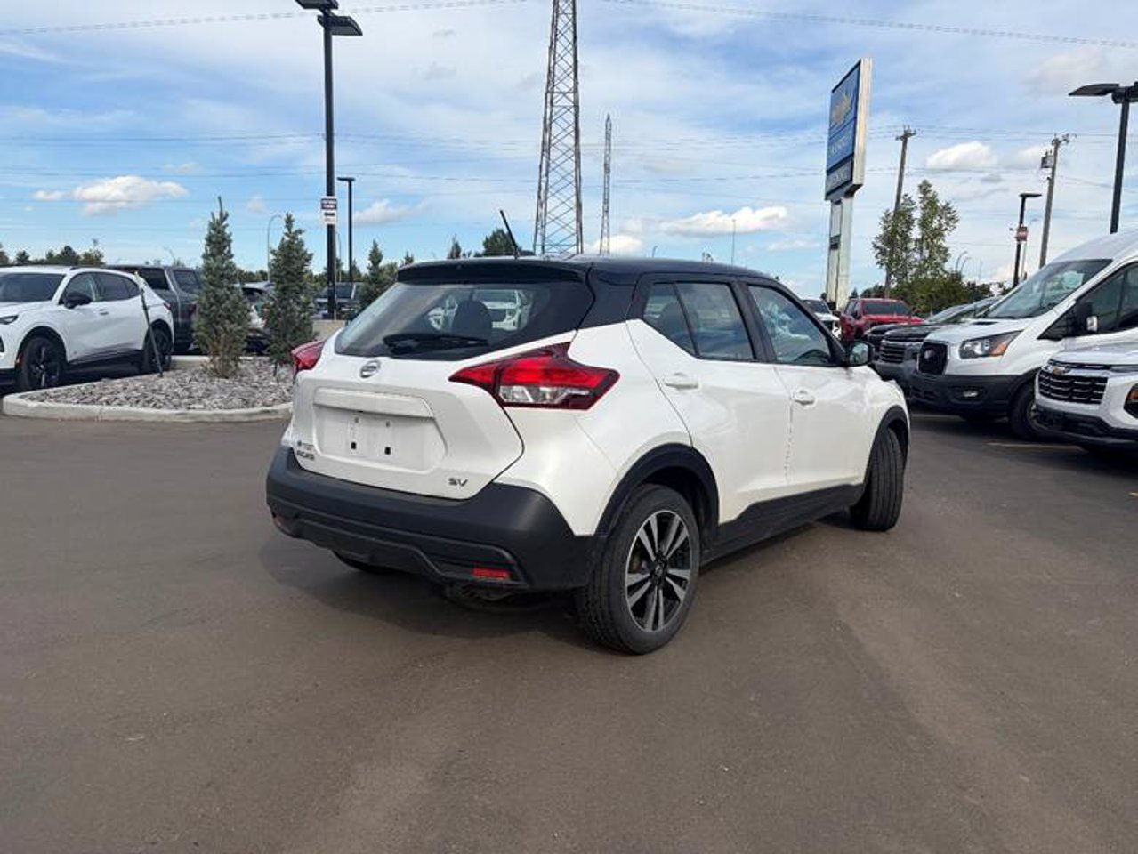 2019 Nissan Kicks SV FWD White Sherwood Park - photo #4