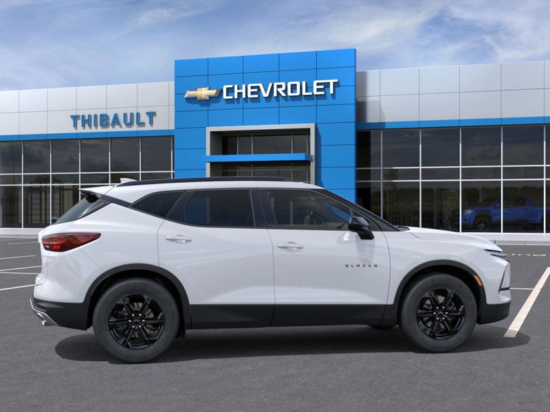 CHEVROLET Blazer Traction intégrale, 4 portes LT 2026 BLANC SOMMET Sherbrooke - photo #4