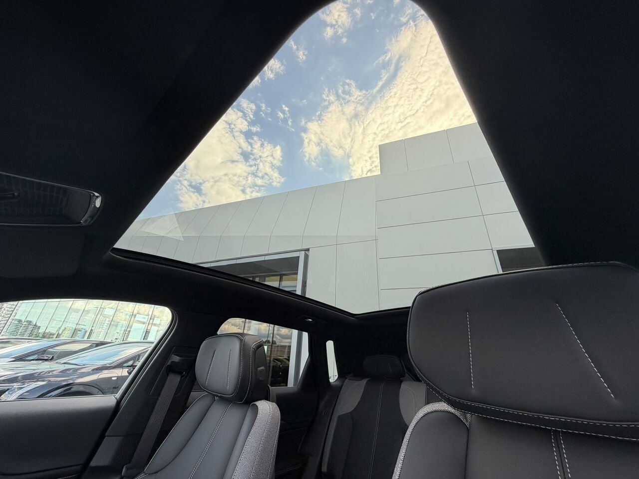 Cadillac LYRIQ TECH FINANCEMENT À PARTIR DE 0.99% 2024 Noir Laval - photo #31