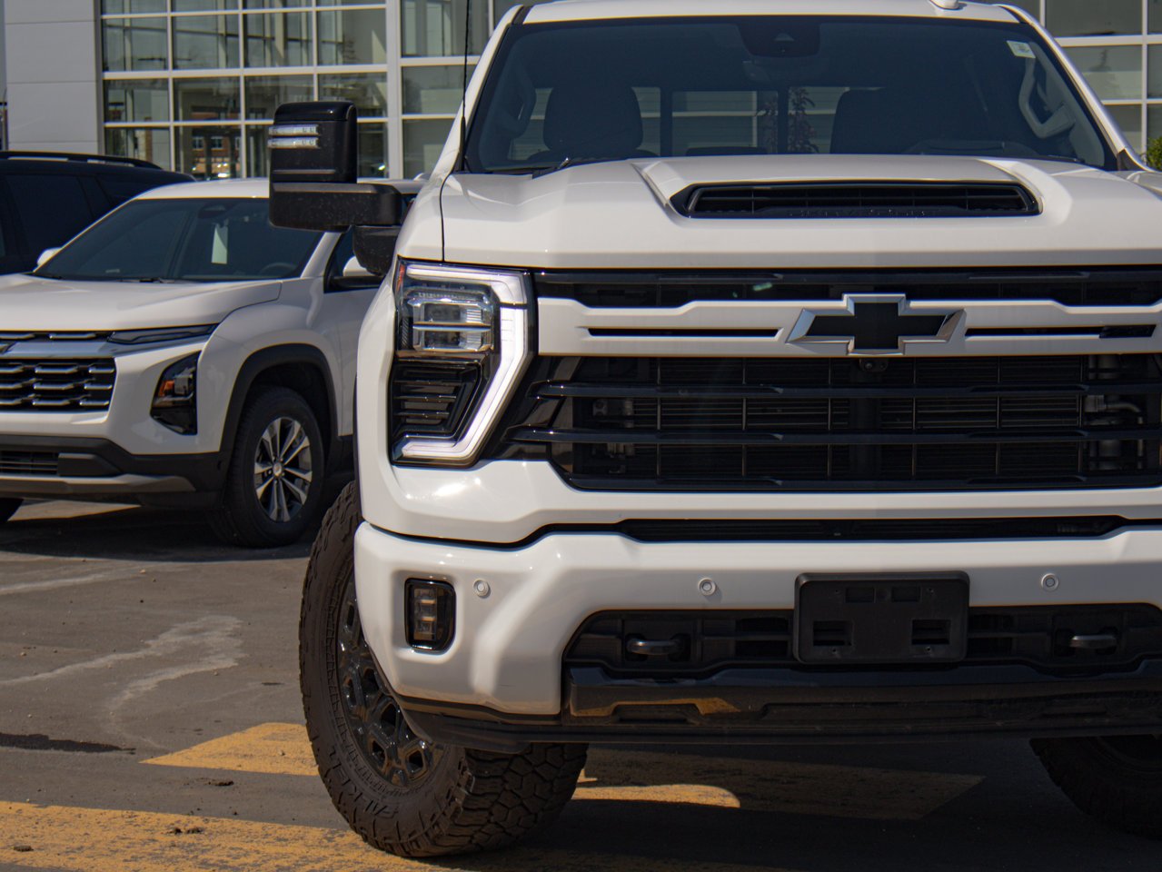 2024 Chevrolet Silverado 3500HD 4WD Crew Cab 159 LTZ White Sherwood Park - photo #4