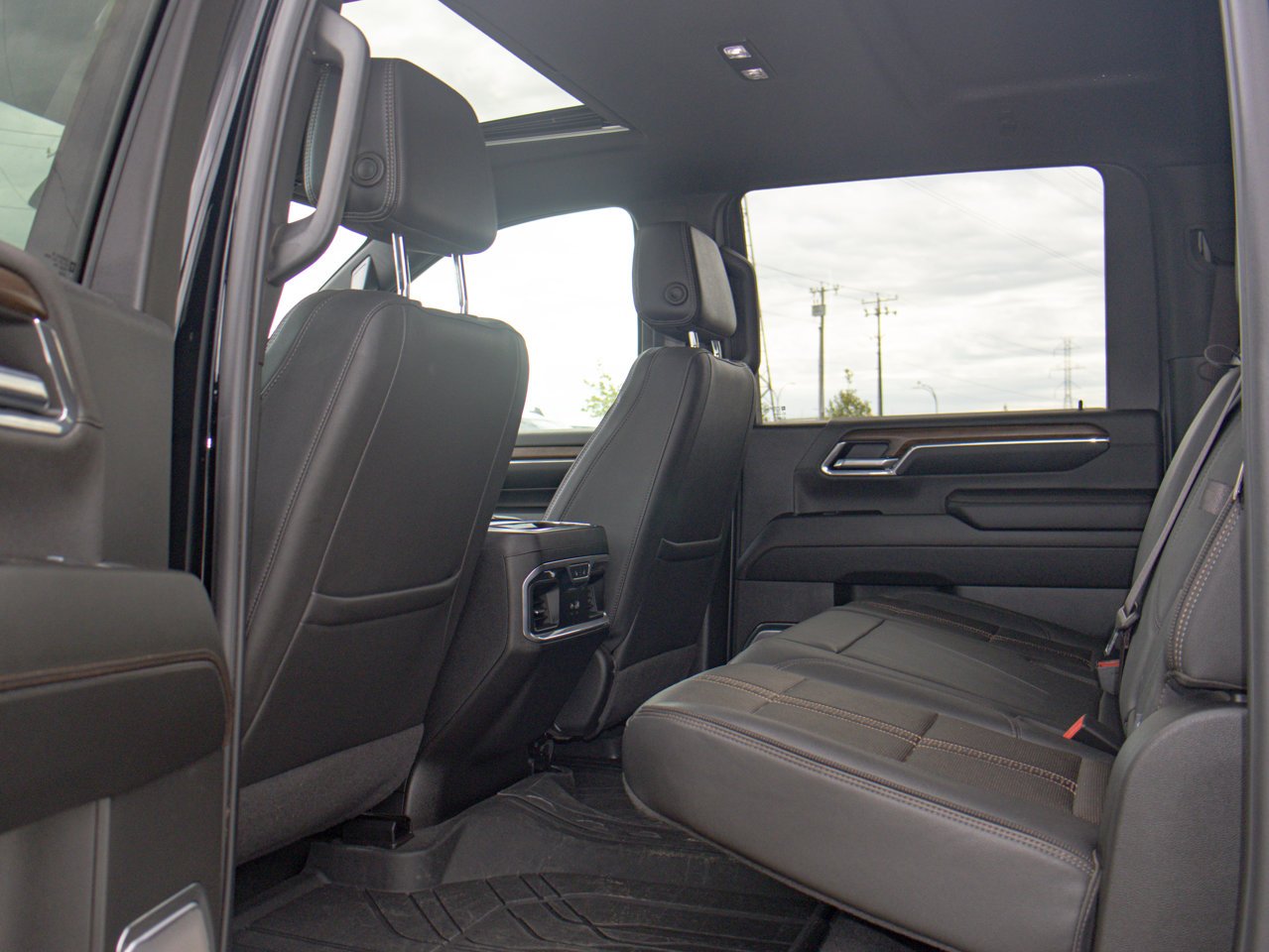 2024 Chevrolet Silverado 3500HD 4WD Crew Cab 159 High Country Black Sherwood Park - photo #35