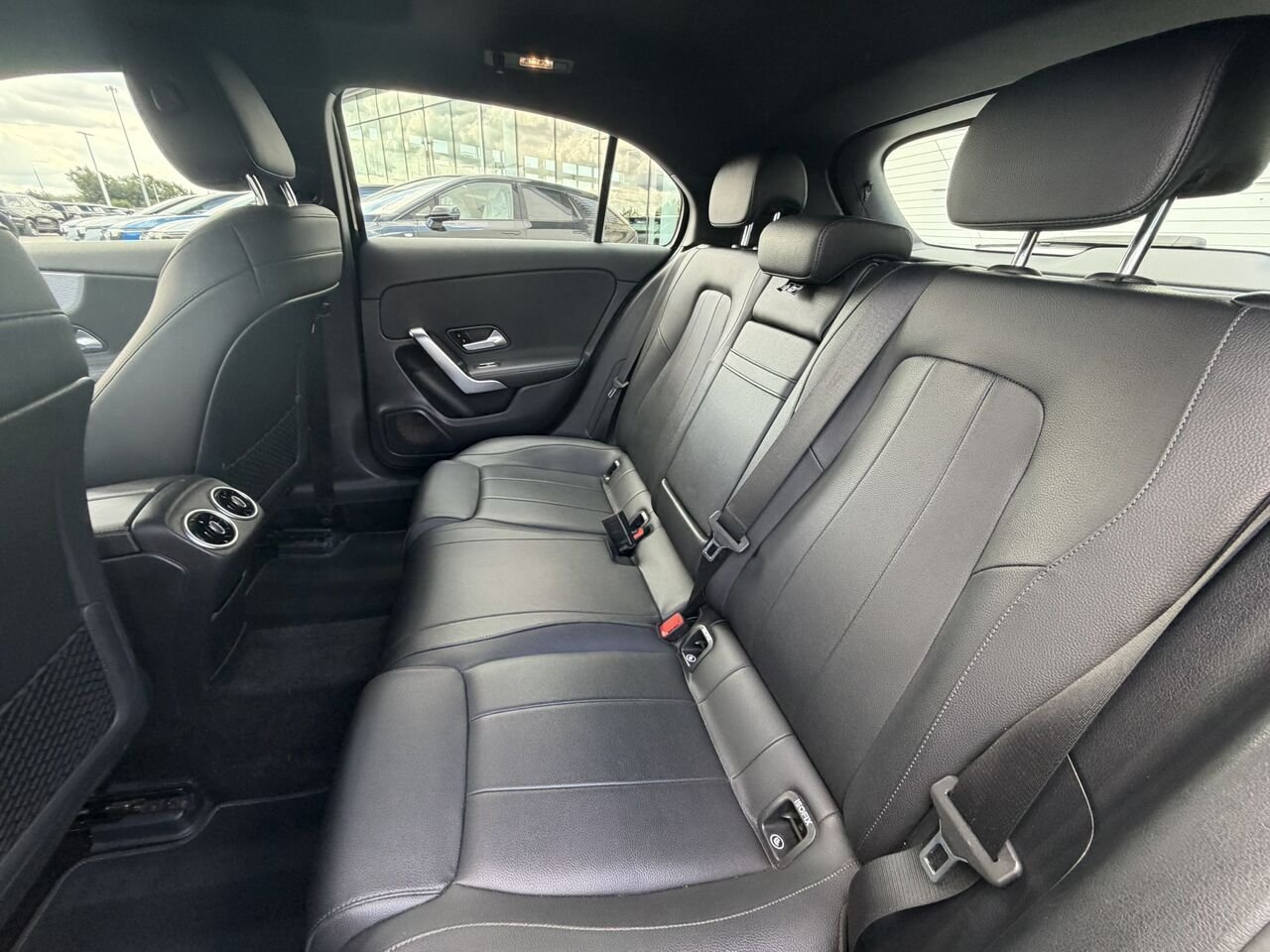 Mercedes-Benz Classe A A 250 à hayon 2019 Noir Laval - photo #14