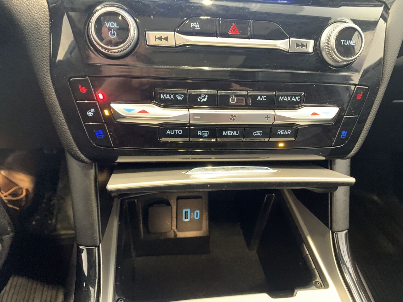 Ford Explorer ST EXPLORER ST 4WD 2024 Gris Châteauguay - photo #35