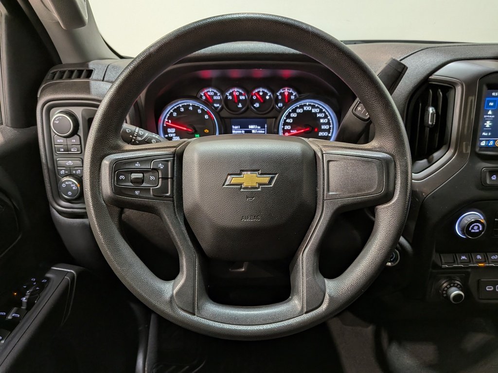 Chevrolet Silverado 1500 4WD Crew Cab 157" Custom 2022 Noir Val-David - photo #13