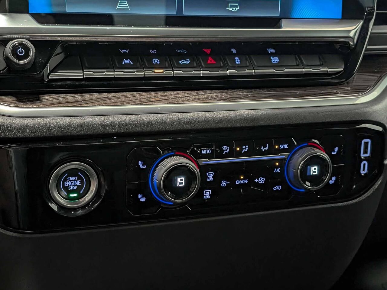 2022 CHEVROLET Silverado 1500 RST 4WD Crew Cab Moteur V8 5.3L 6 Places Black Sherbrooke - photo #17